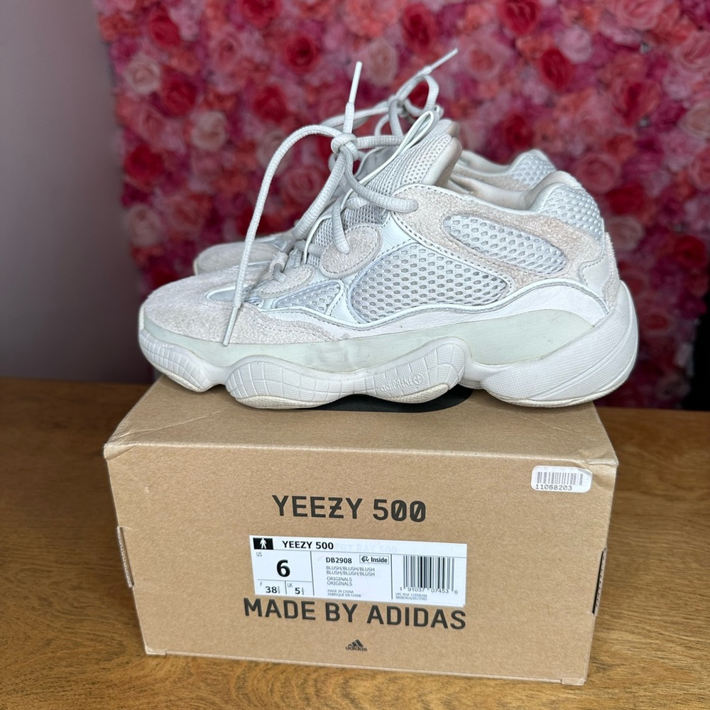 YEEZY blush 500 sneakers size 7.5